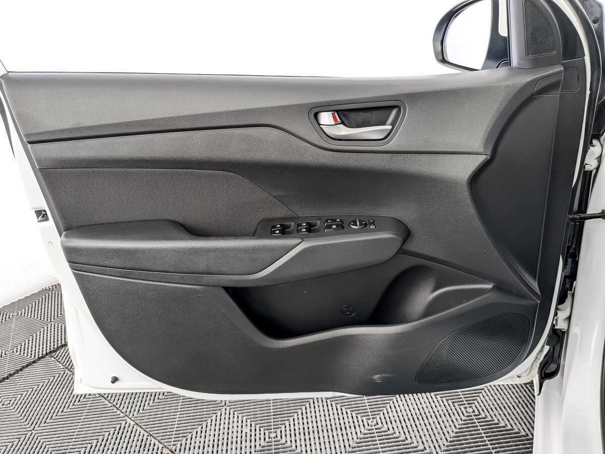 Купить Hyundai Solaris с пробегом. Фото: #18