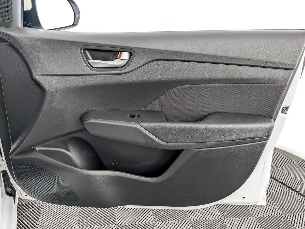 Купить Hyundai Solaris с пробегом. Фото: #23