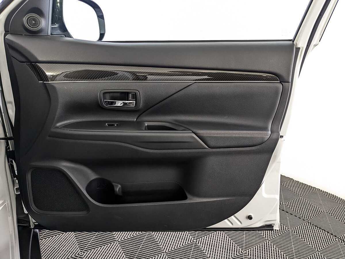 Купить Mitsubishi Outlander с пробегом. Фото: #24