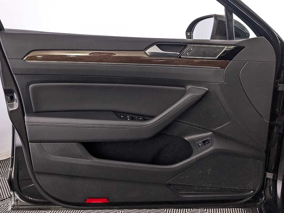 Купить Volkswagen Passat с пробегом. Фото: #18
