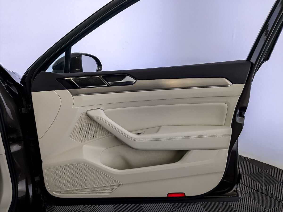 Купить Volkswagen Passat с пробегом. Фото: #22