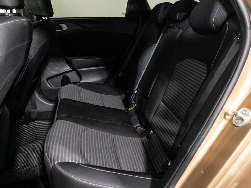 Купить Kia Ceed с пробегом. Фото: #9