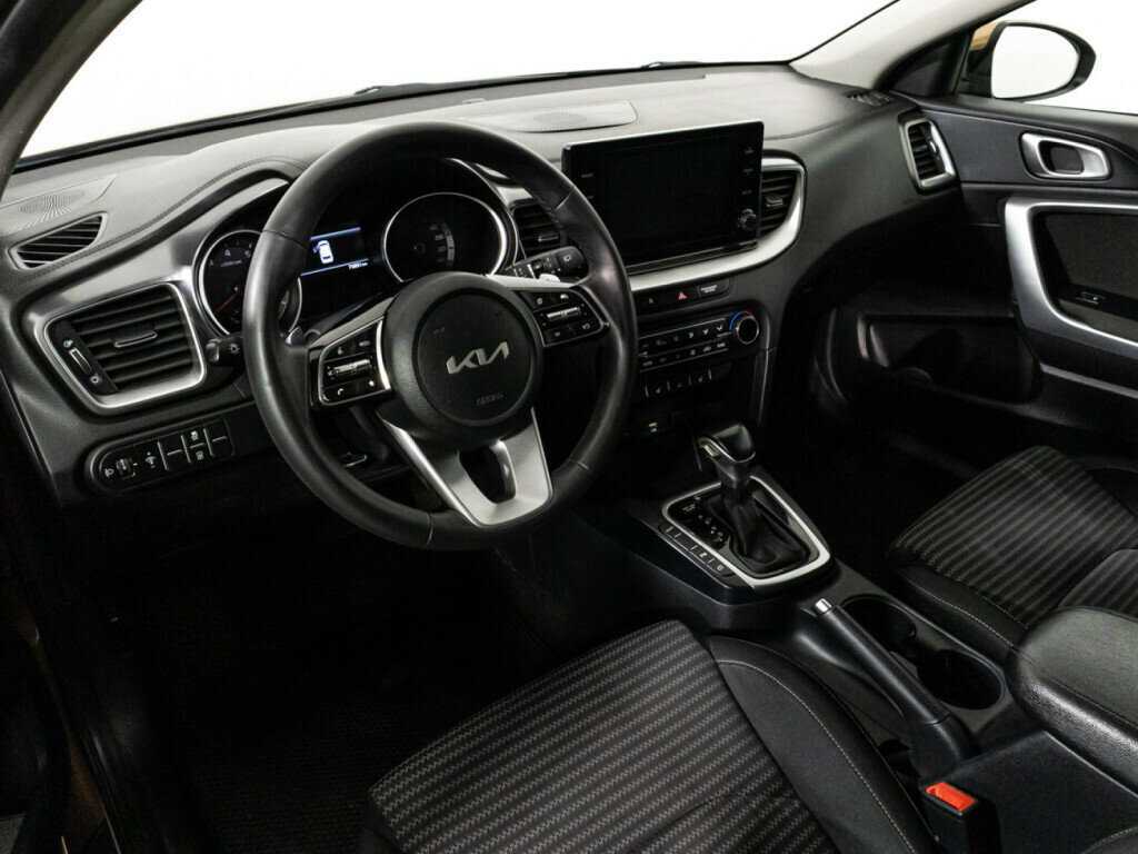 Купить Kia Ceed с пробегом. Фото: #10