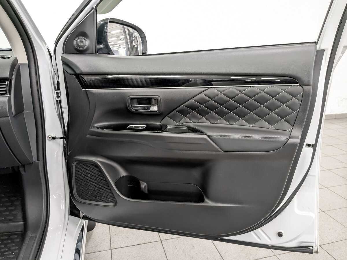 Купить Mitsubishi Outlander с пробегом. Фото: #24