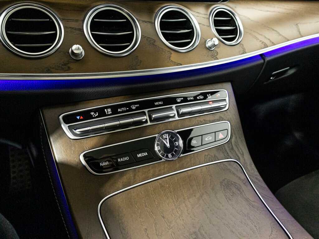 Купить Mercedes-Benz E-Класс с пробегом. Фото: #17