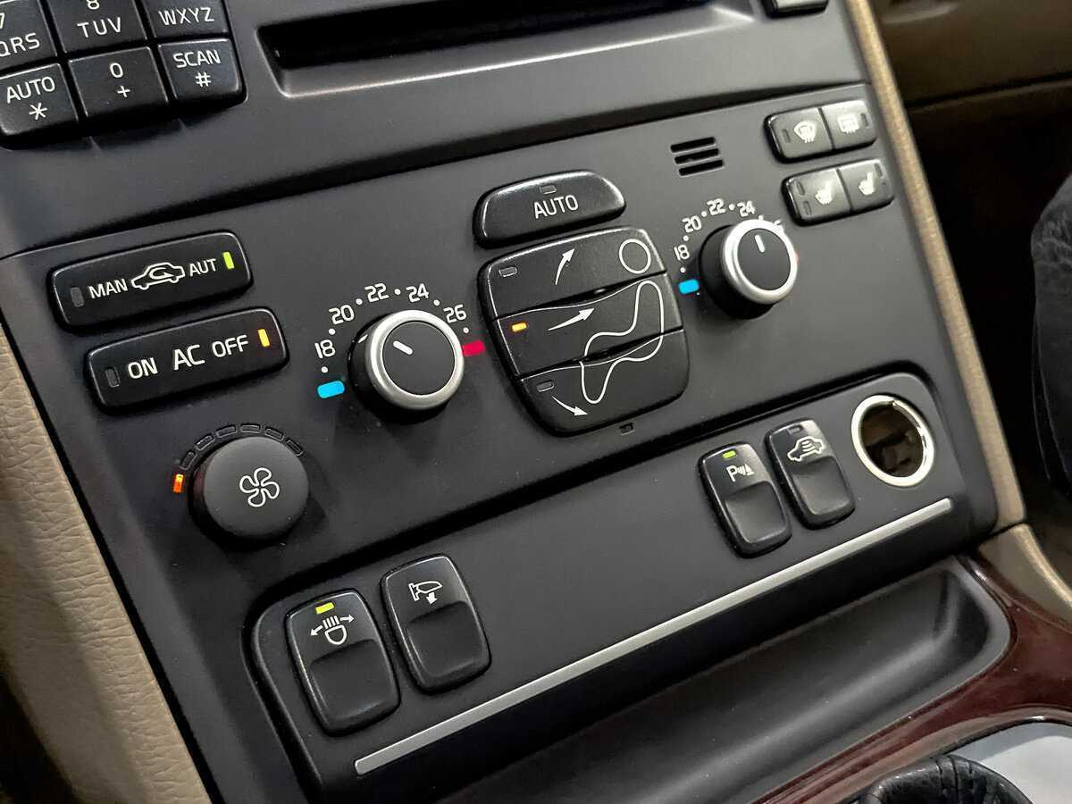Купить Volvo XC90 с пробегом. Фото: #18