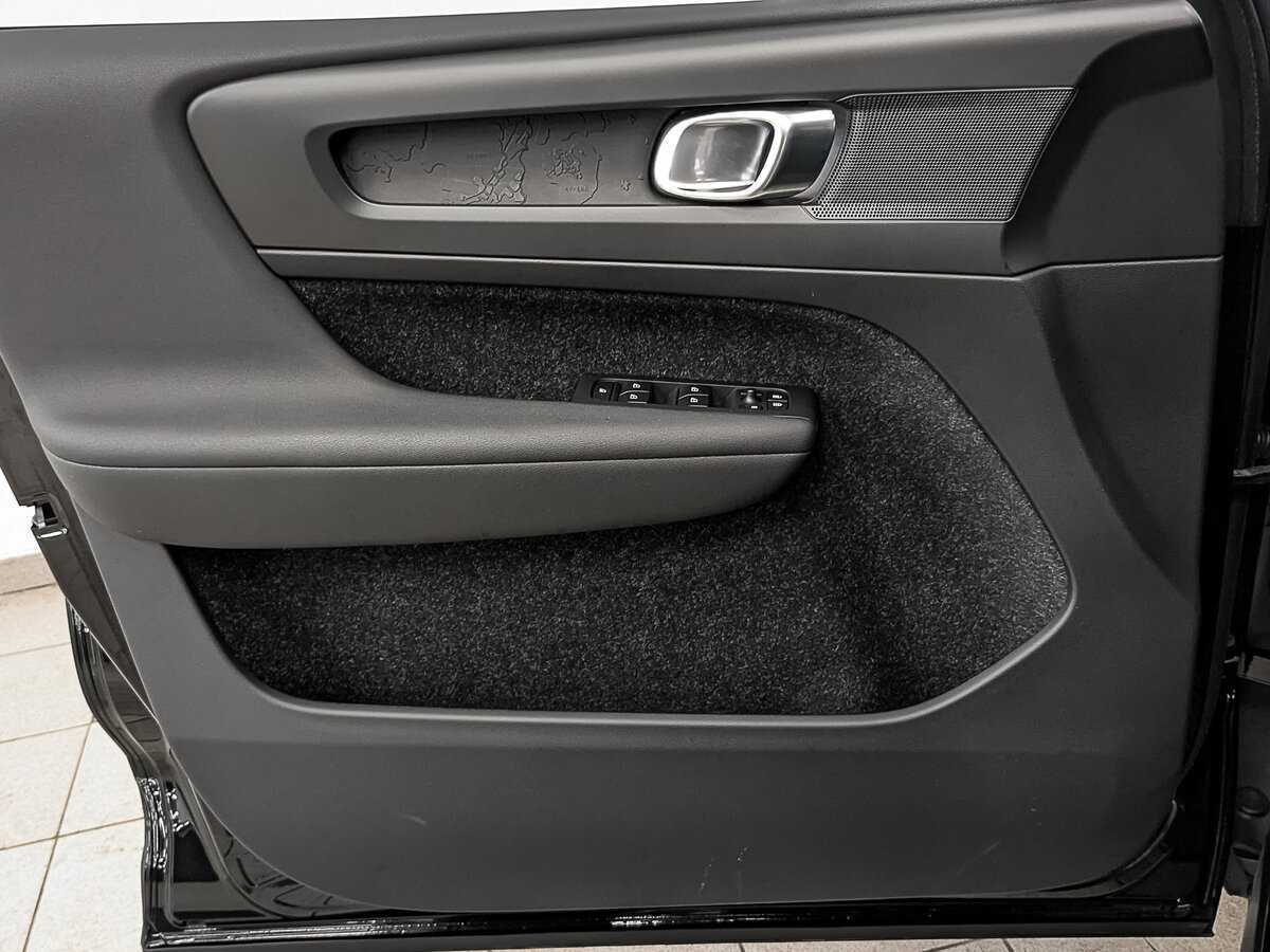 Купить Volvo XC40 с пробегом. Фото: #18