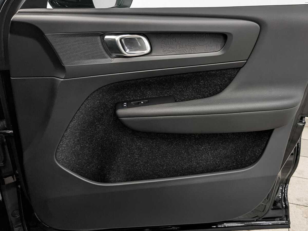 Купить Volvo XC40 с пробегом. Фото: #23