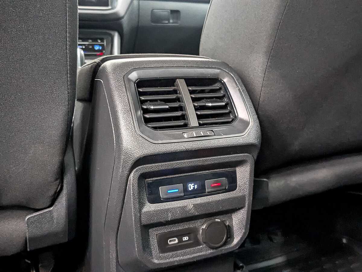 Купить Volkswagen Tiguan с пробегом. Фото: #23