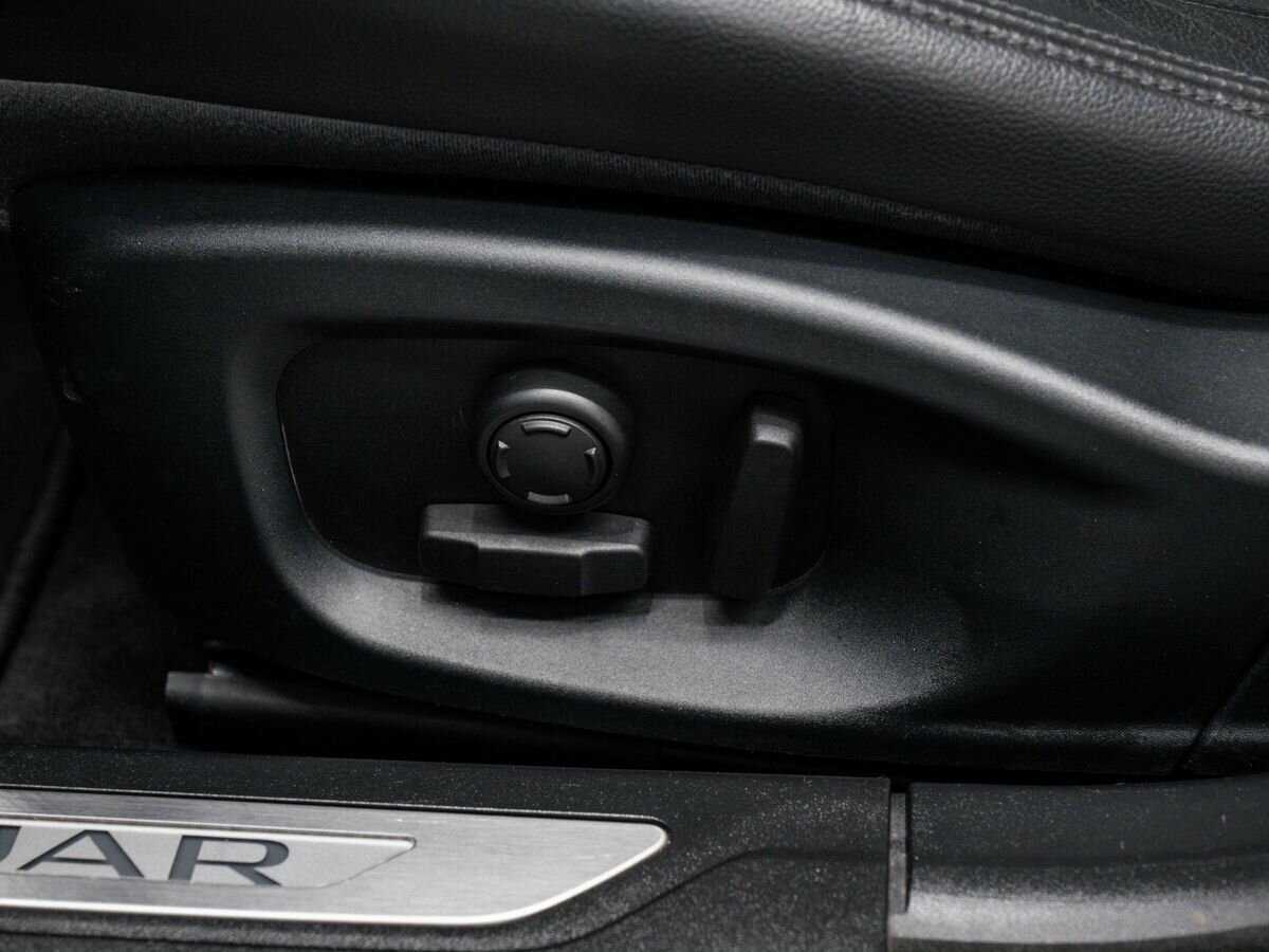 Купить Jaguar XF с пробегом. Фото: #16