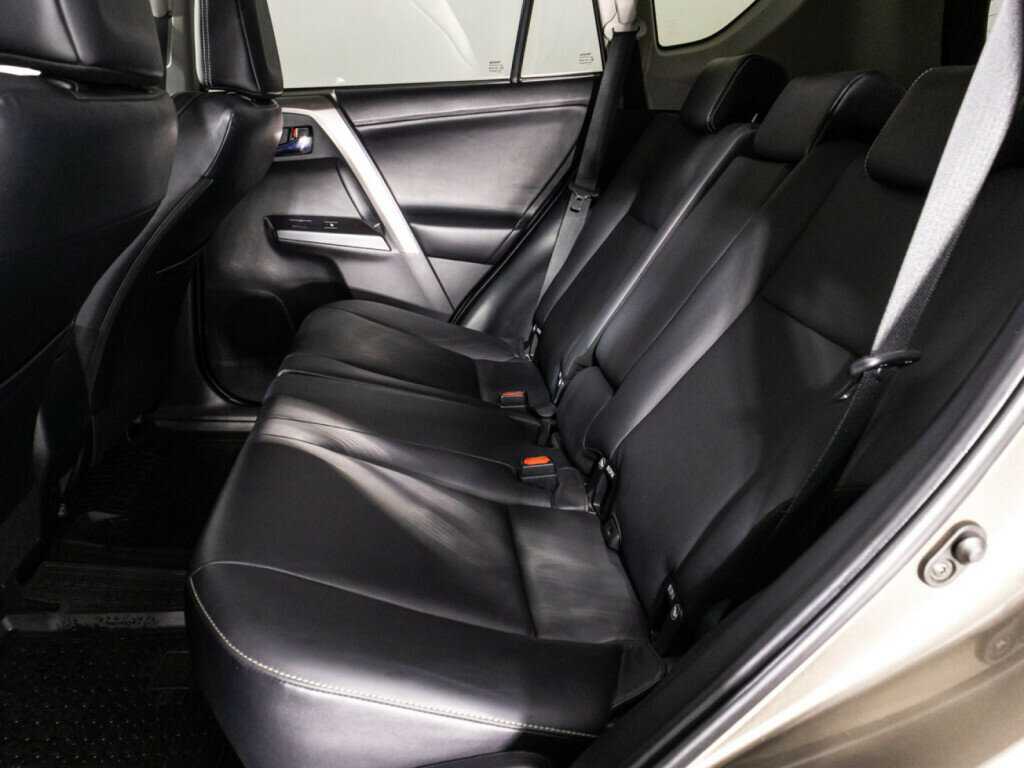 Купить Toyota RAV4 с пробегом. Фото: #9