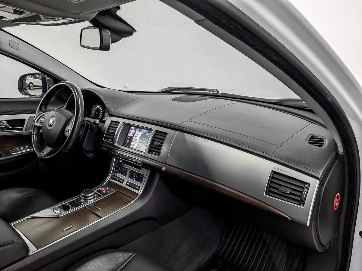 Купить Jaguar XF с пробегом. Фото: #10