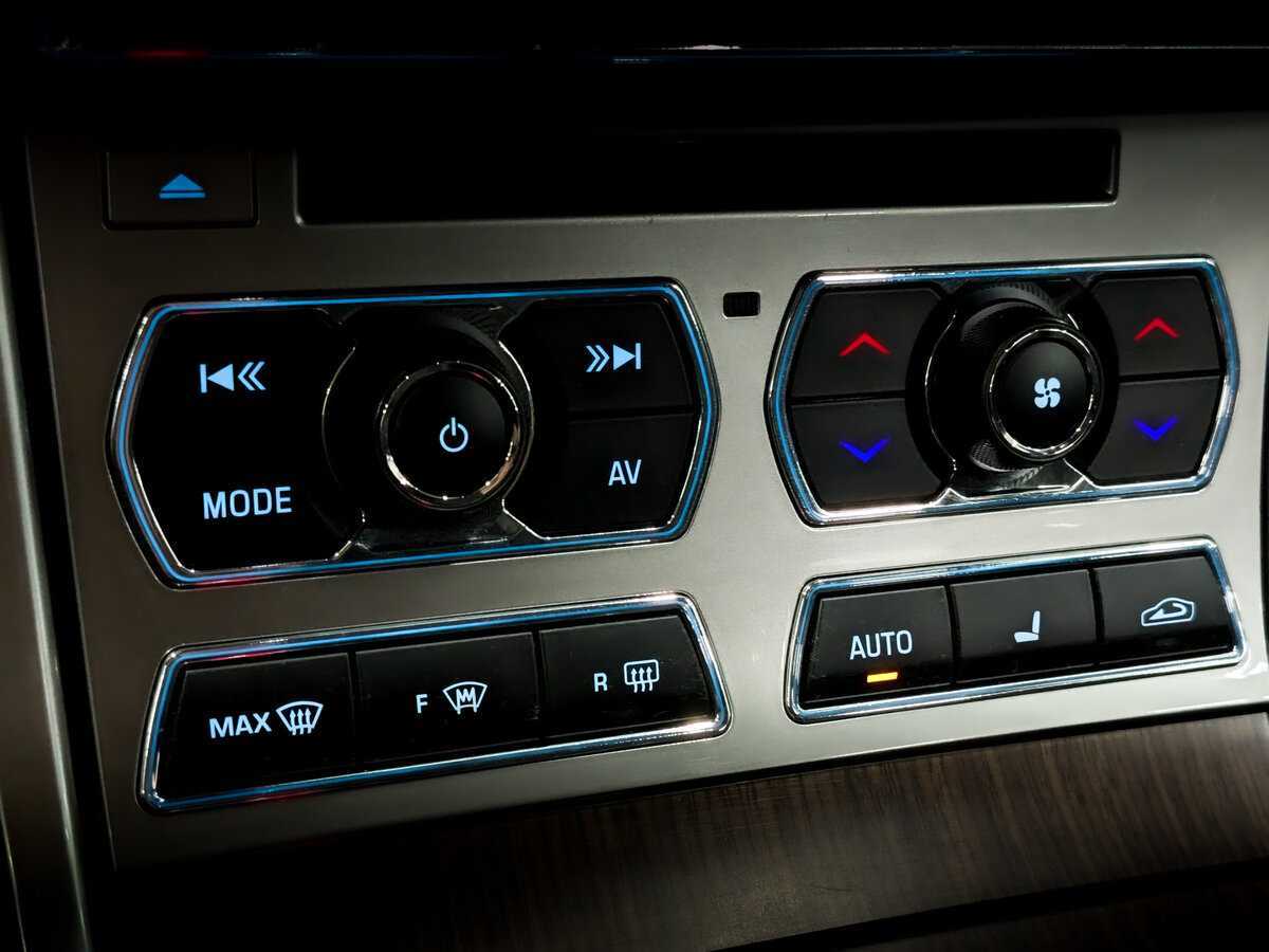 Купить Jaguar XF с пробегом. Фото: #24