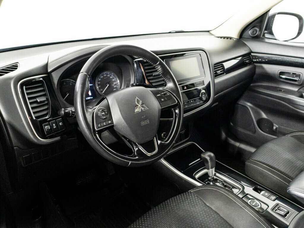 Купить Mitsubishi Outlander с пробегом. Фото: #10