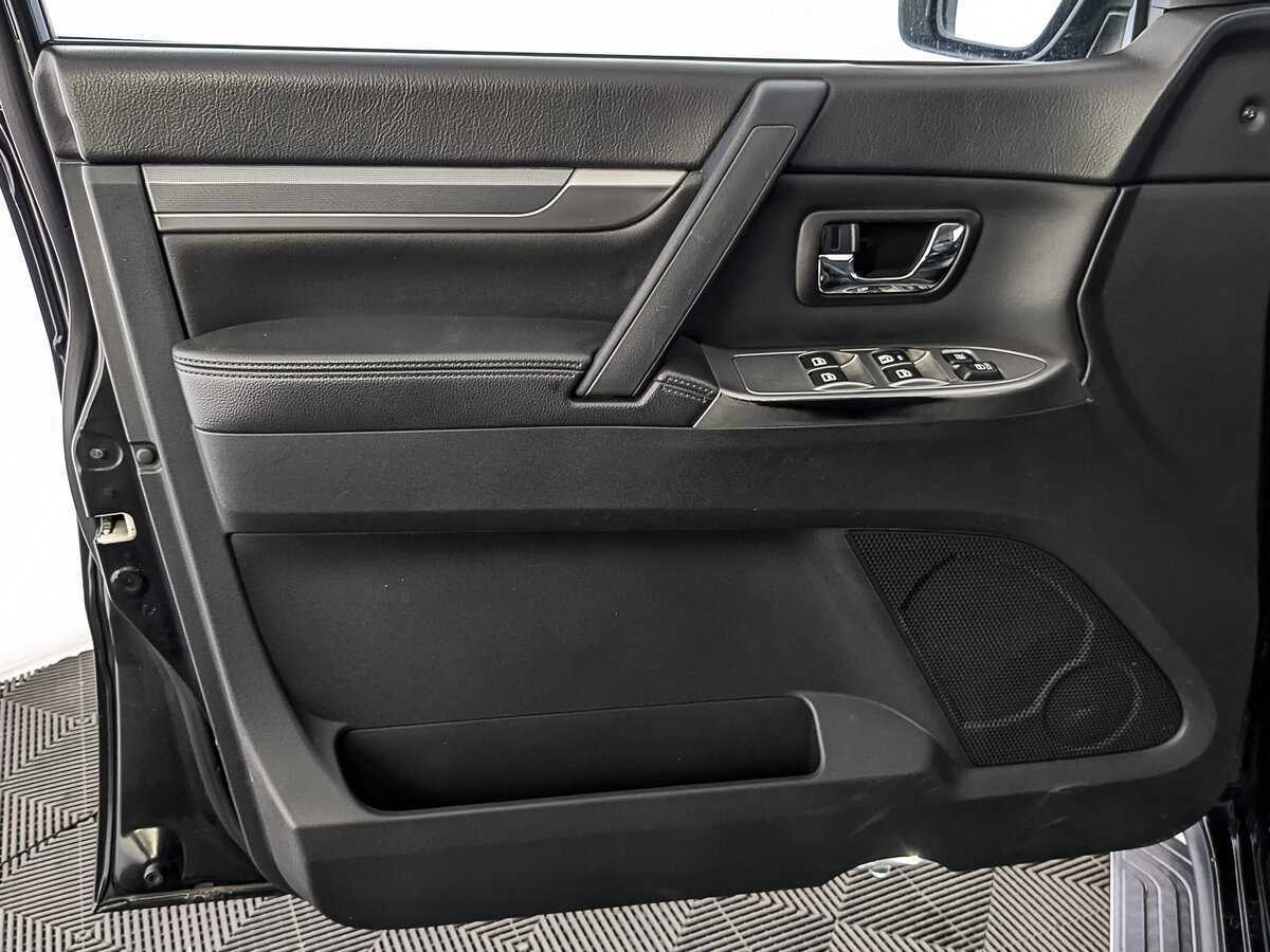 Купить Mitsubishi Pajero с пробегом. Фото: #18
