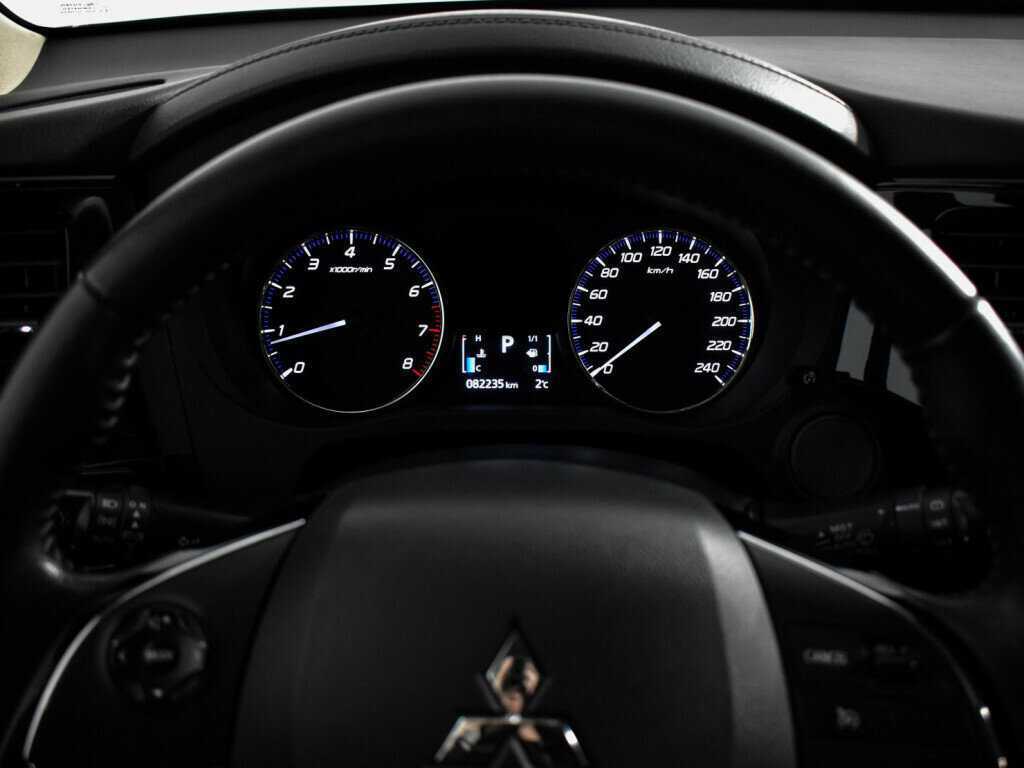 Купить Mitsubishi Outlander с пробегом. Фото: #18