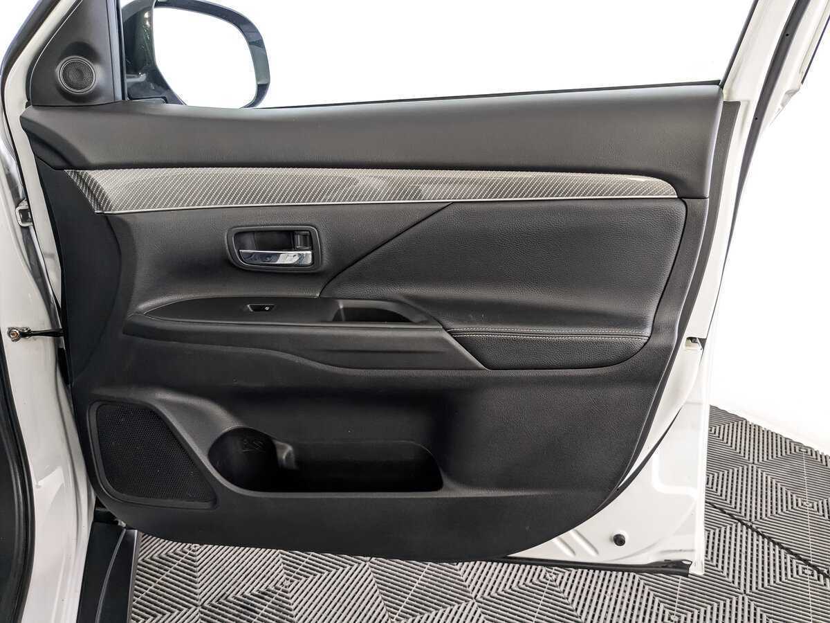 Купить Mitsubishi Outlander с пробегом. Фото: #21