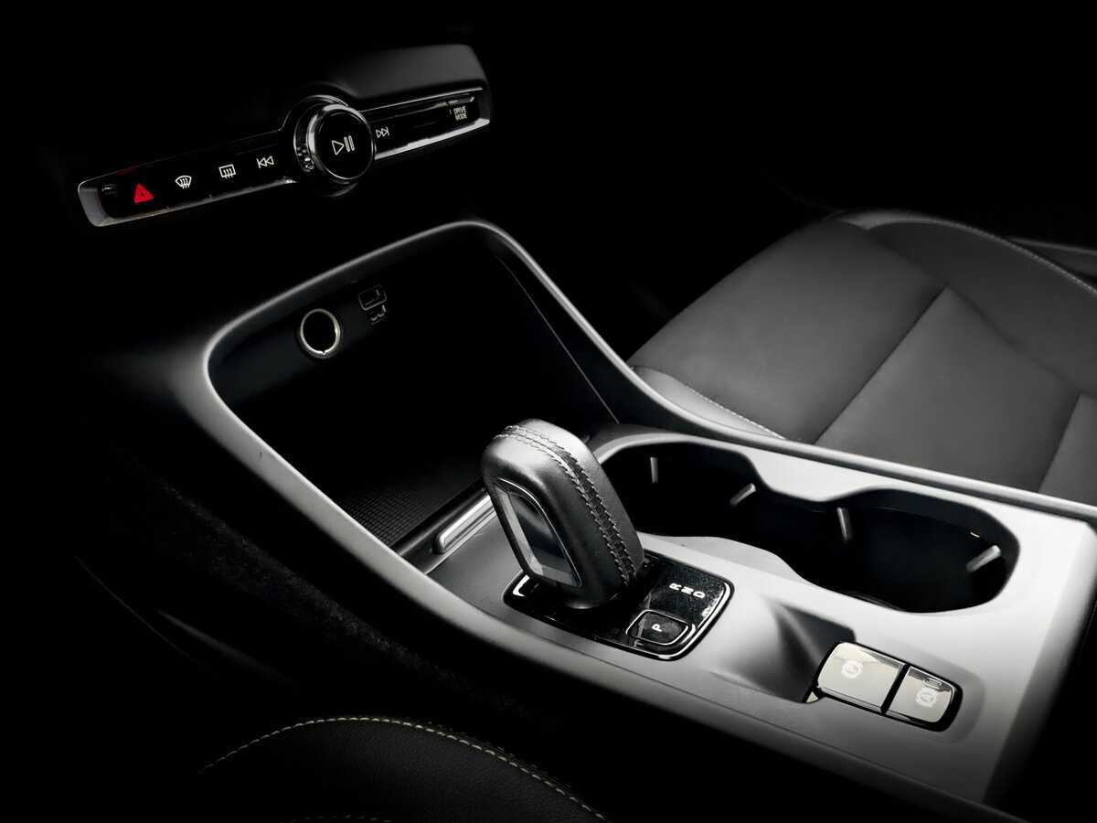 Купить Volvo XC40 с пробегом. Фото: #25