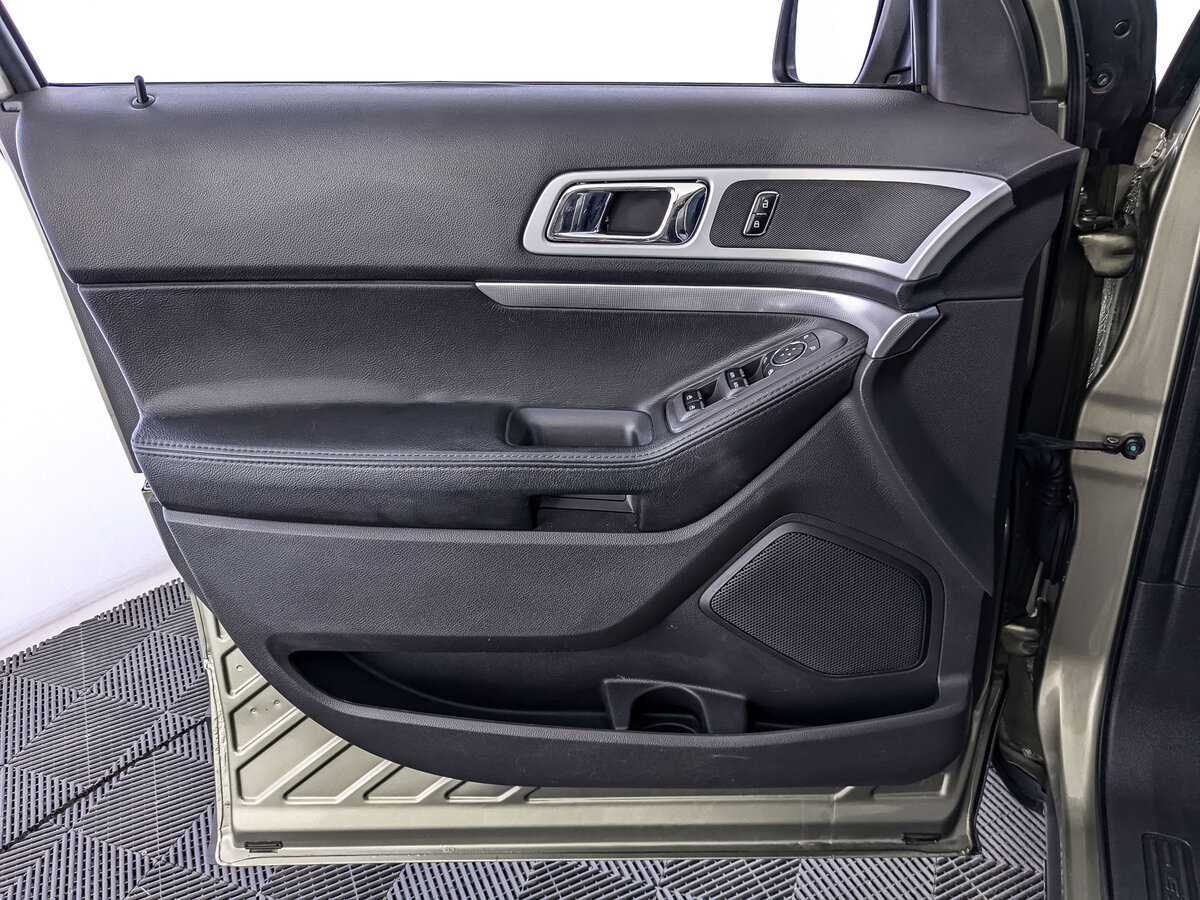 Купить Ford Explorer с пробегом. Фото: #16