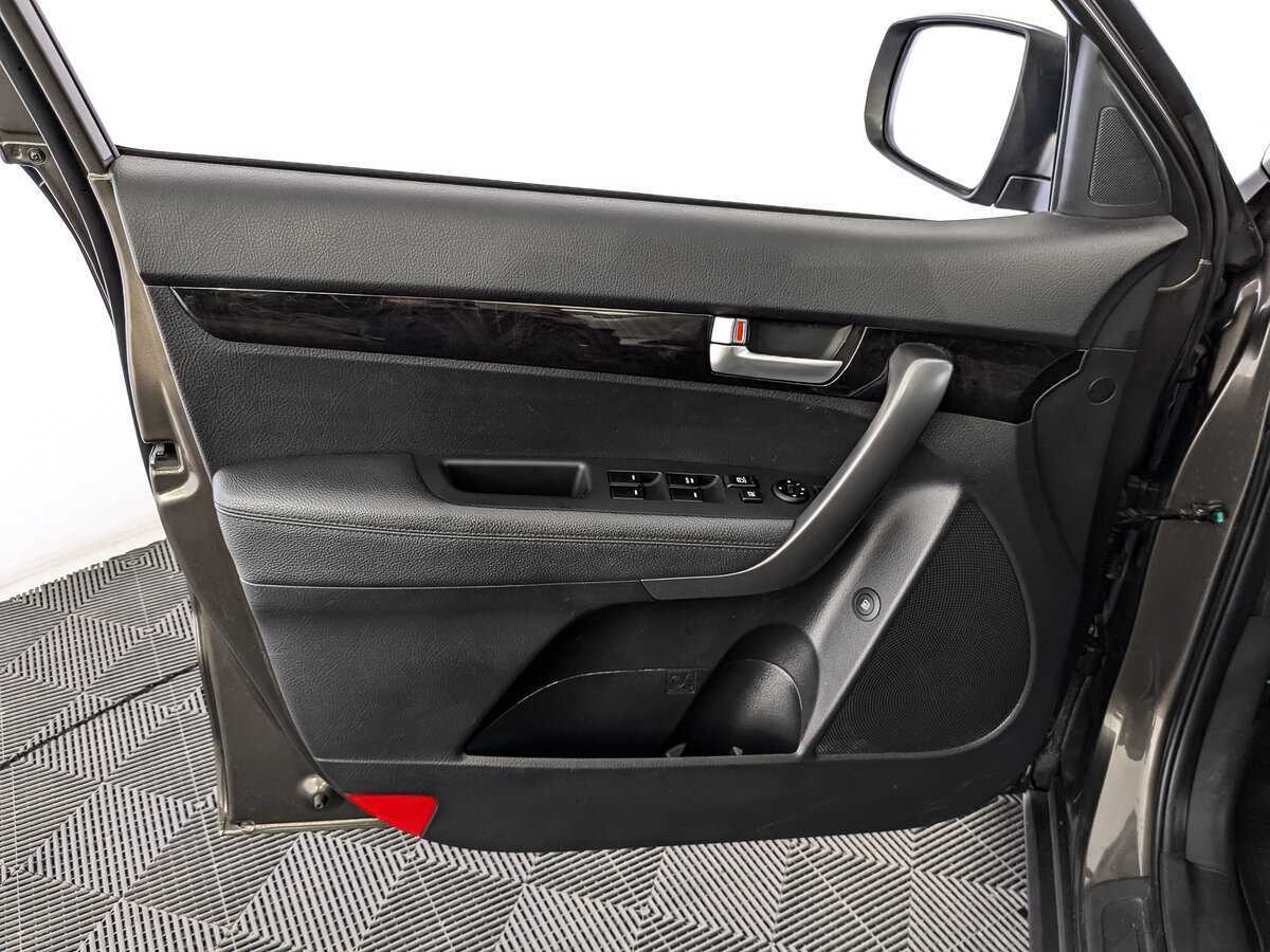 Купить Kia Sorento с пробегом. Фото: #18