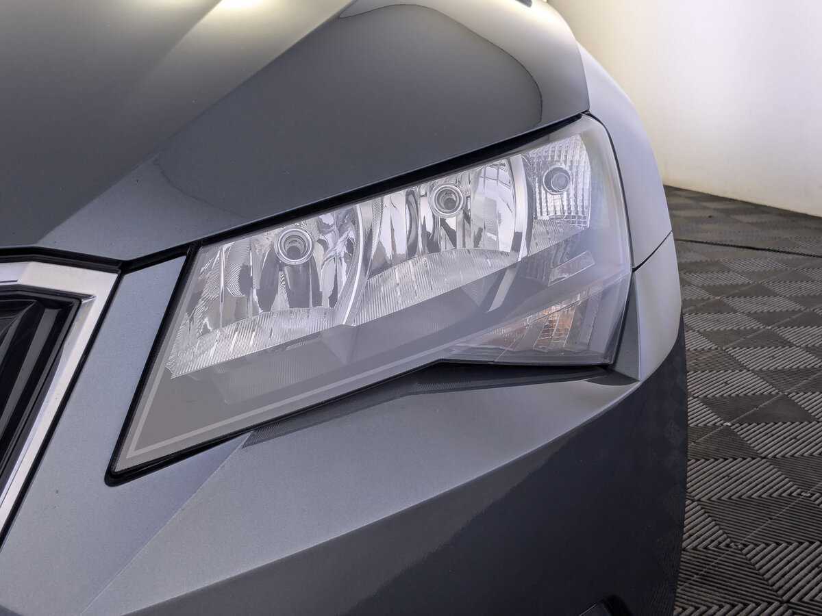 Купить Skoda Superb с пробегом. Фото: #10