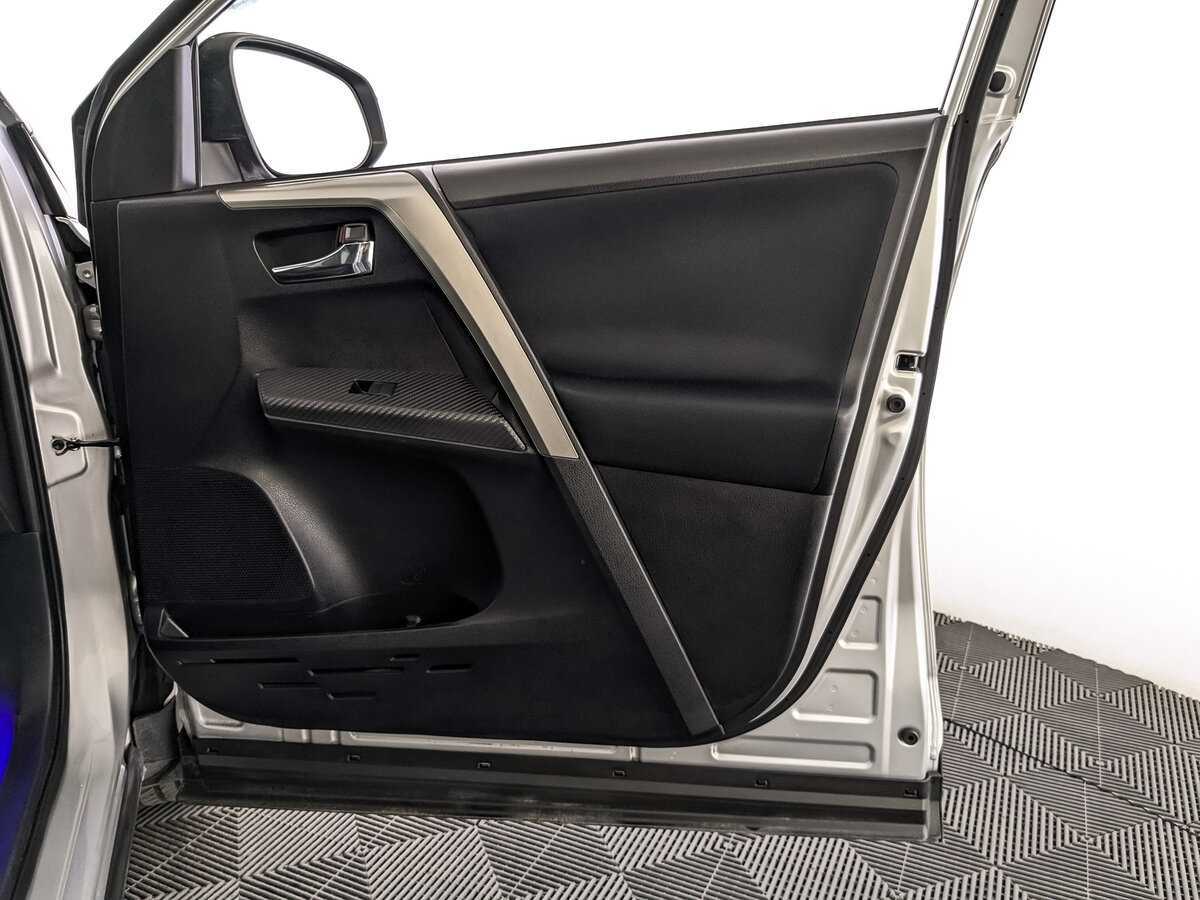 Купить Toyota RAV4 с пробегом. Фото: #24