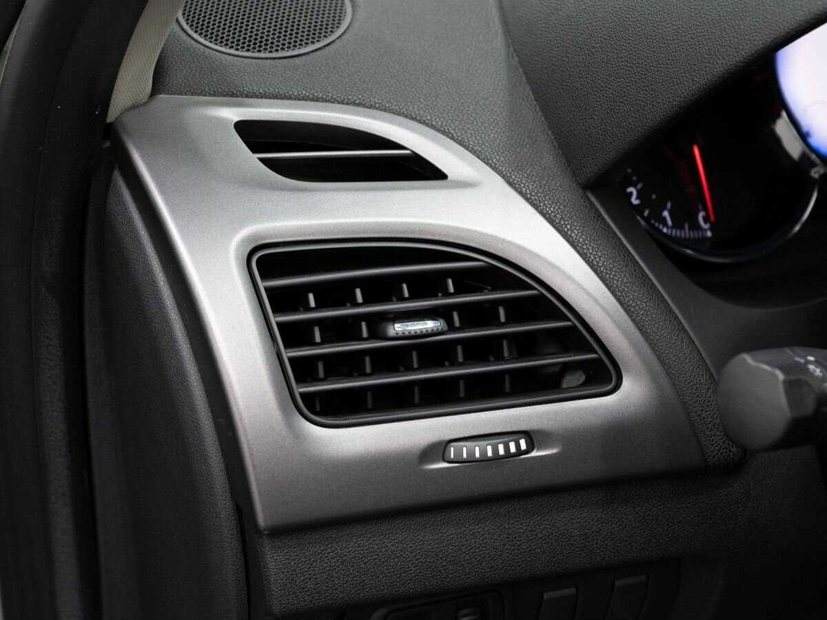 Купить Renault Fluence с пробегом. Фото: #18