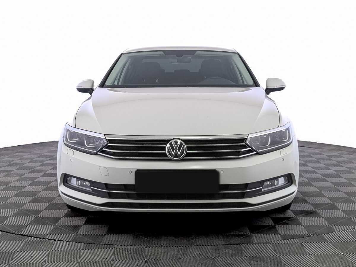 Купить Volkswagen Passat с пробегом. Фото: #1
