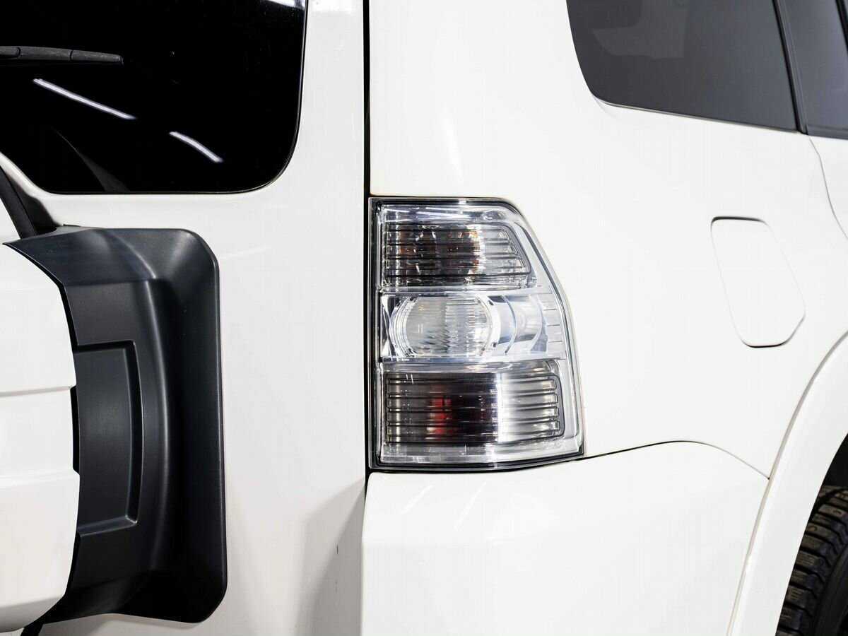Купить Mitsubishi Pajero с пробегом. Фото: #23