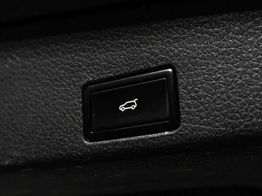 Купить Volkswagen Touareg с пробегом. Фото: #14