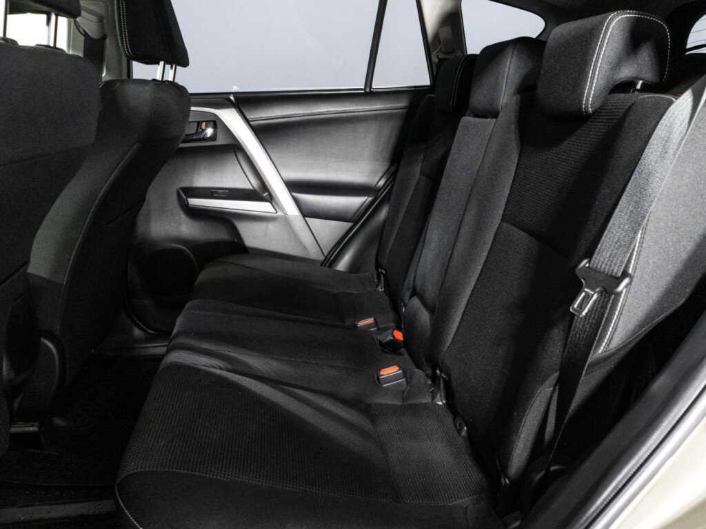 Купить Toyota RAV4 с пробегом. Фото: #9