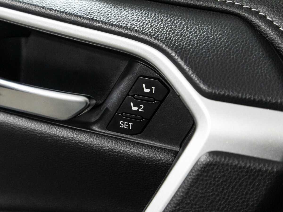 Купить Toyota RAV4 с пробегом. Фото: #16