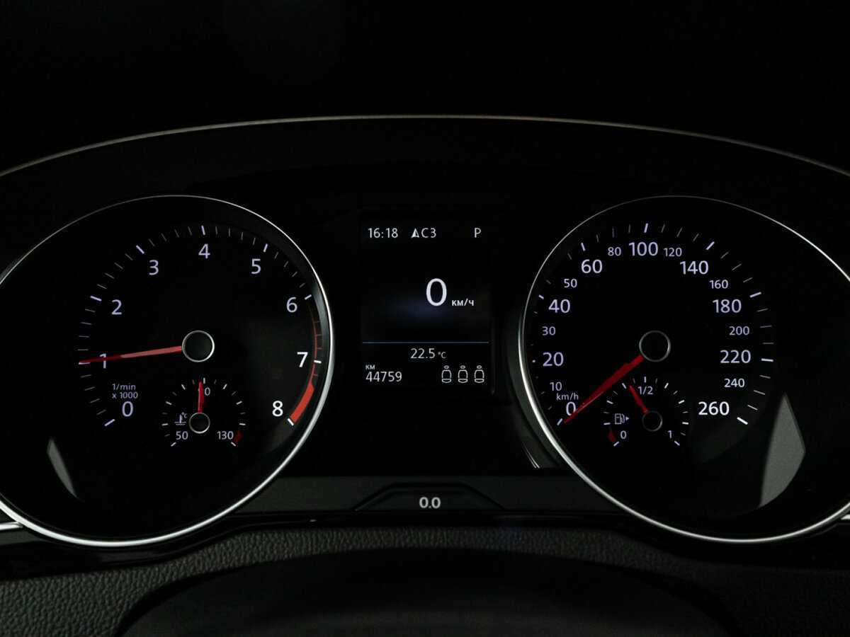 Купить Volkswagen Passat с пробегом. Фото: #11
