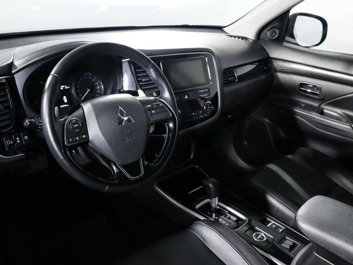 Купить Mitsubishi Outlander с пробегом. Фото: #10