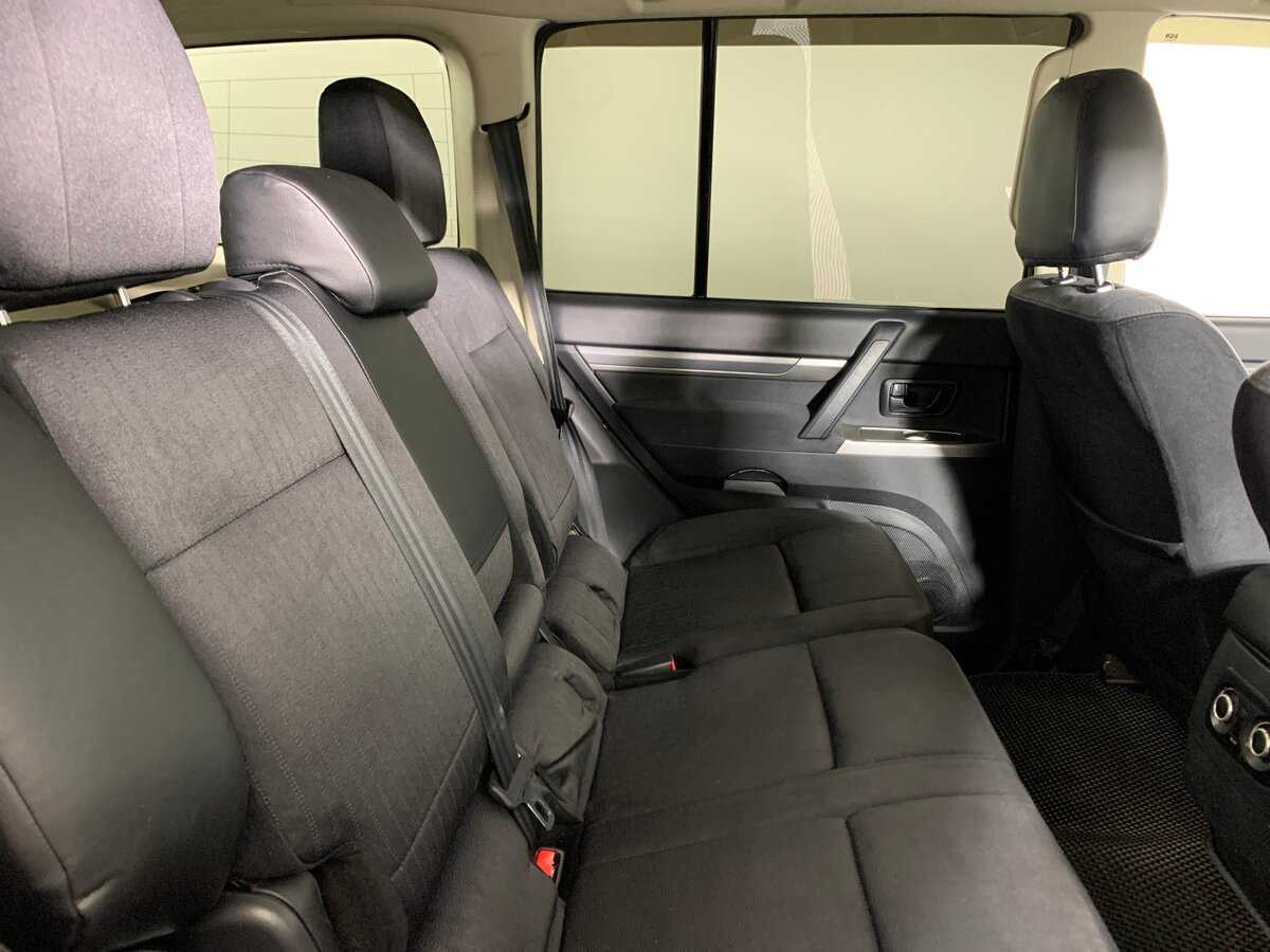 Купить Mitsubishi Pajero с пробегом. Фото: #17