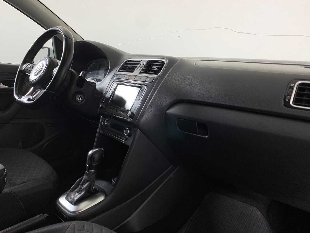 Купить Volkswagen Polo с пробегом. Фото: #13