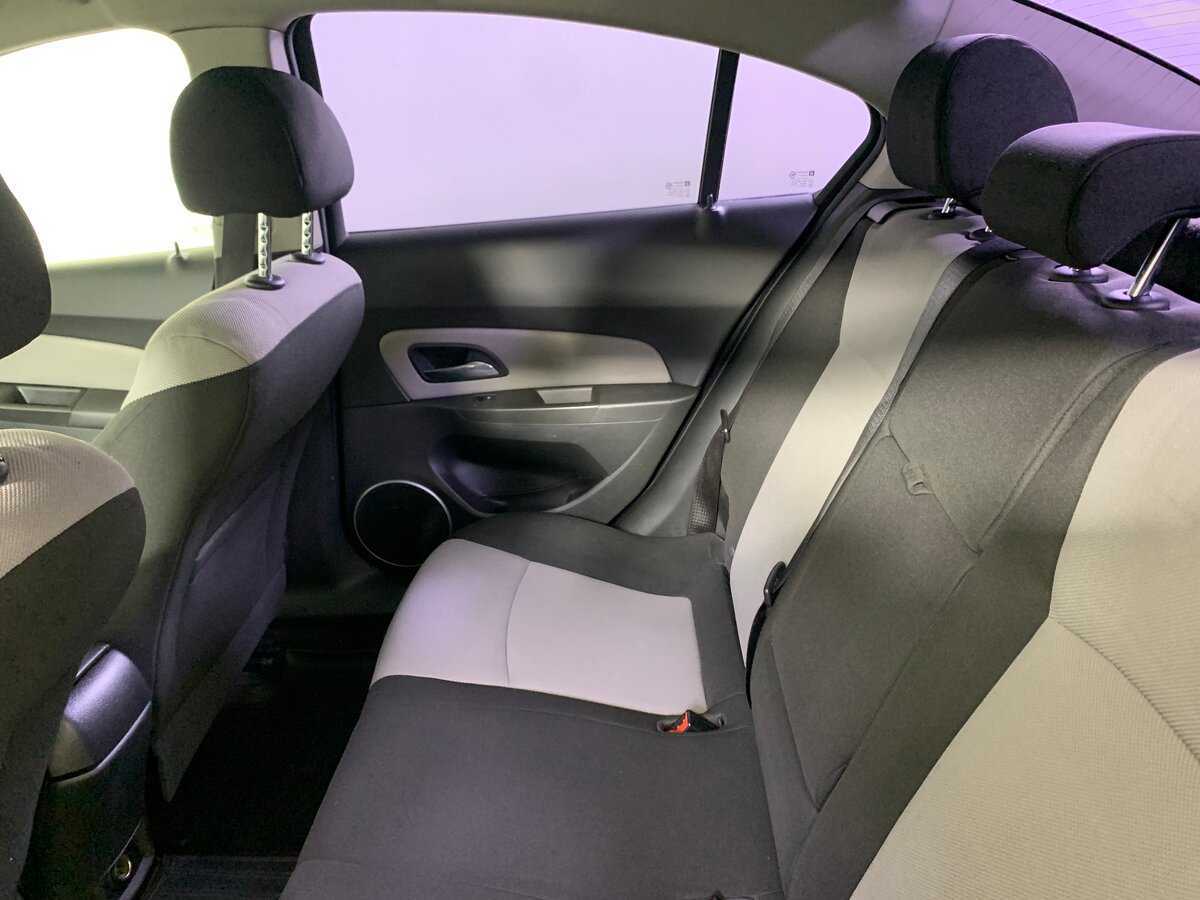 Купить Chevrolet Cruze с пробегом. Фото: #16