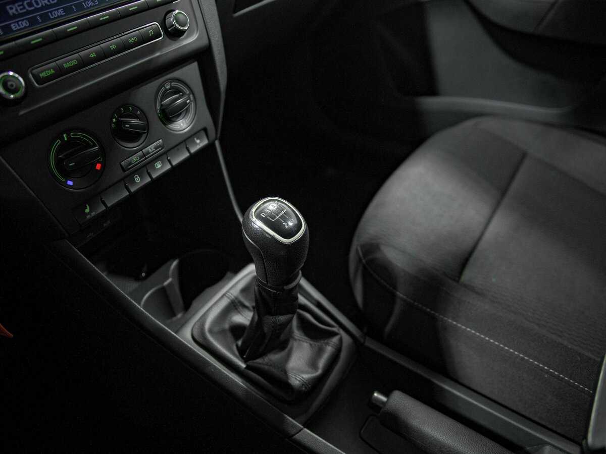 Купить Skoda Rapid с пробегом. Фото: #9
