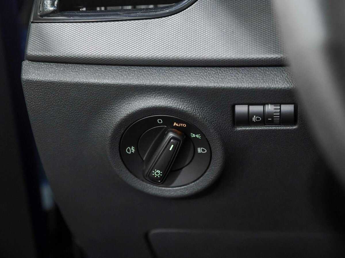 Купить Skoda Rapid с пробегом. Фото: #12