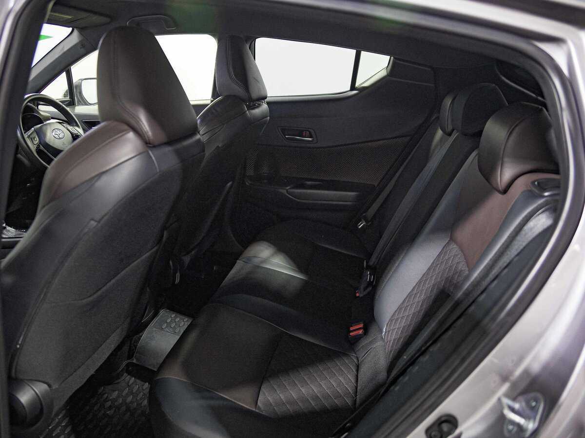 Купить Toyota C-HR с пробегом. Фото: #13