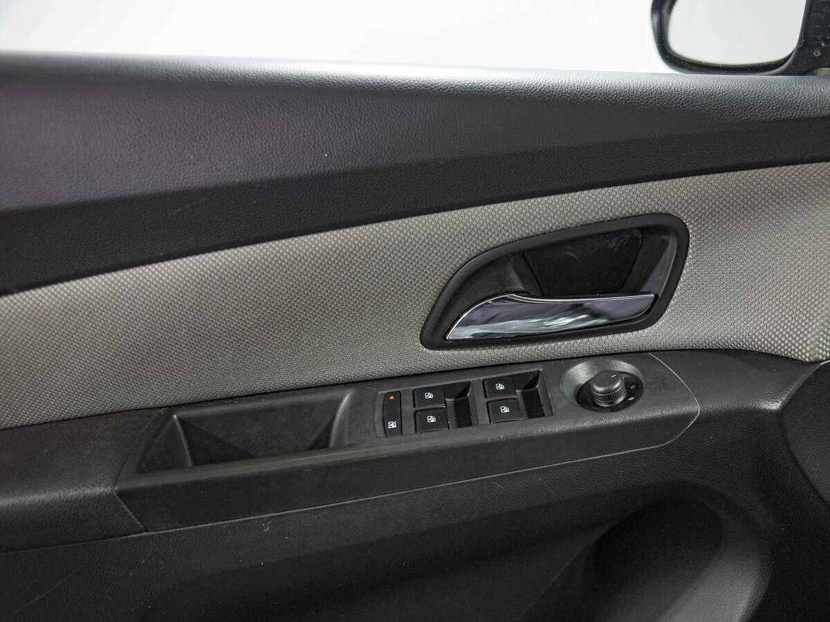 Купить Chevrolet Cruze с пробегом. Фото: #10