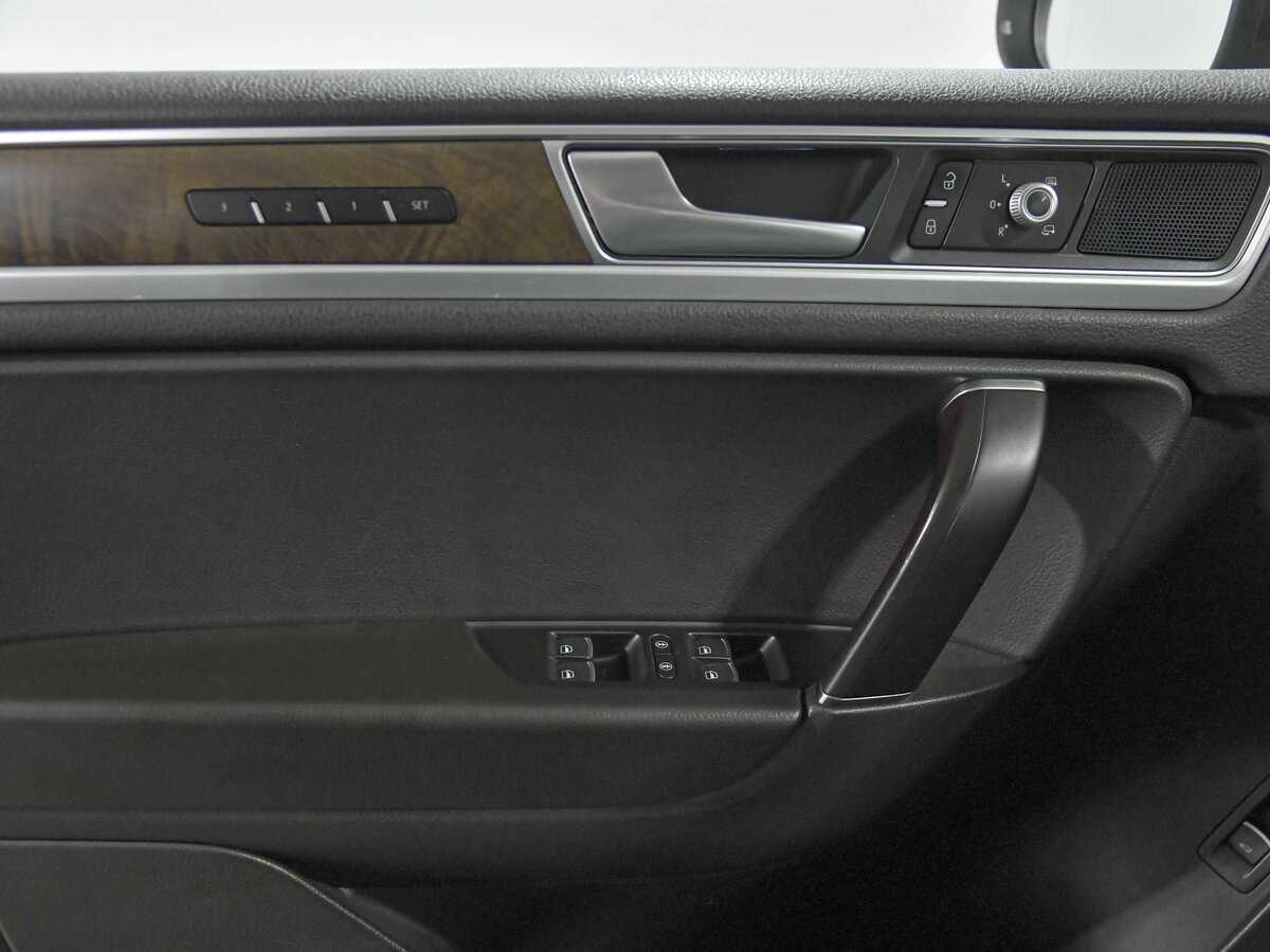 Купить Volkswagen Touareg с пробегом. Фото: #12