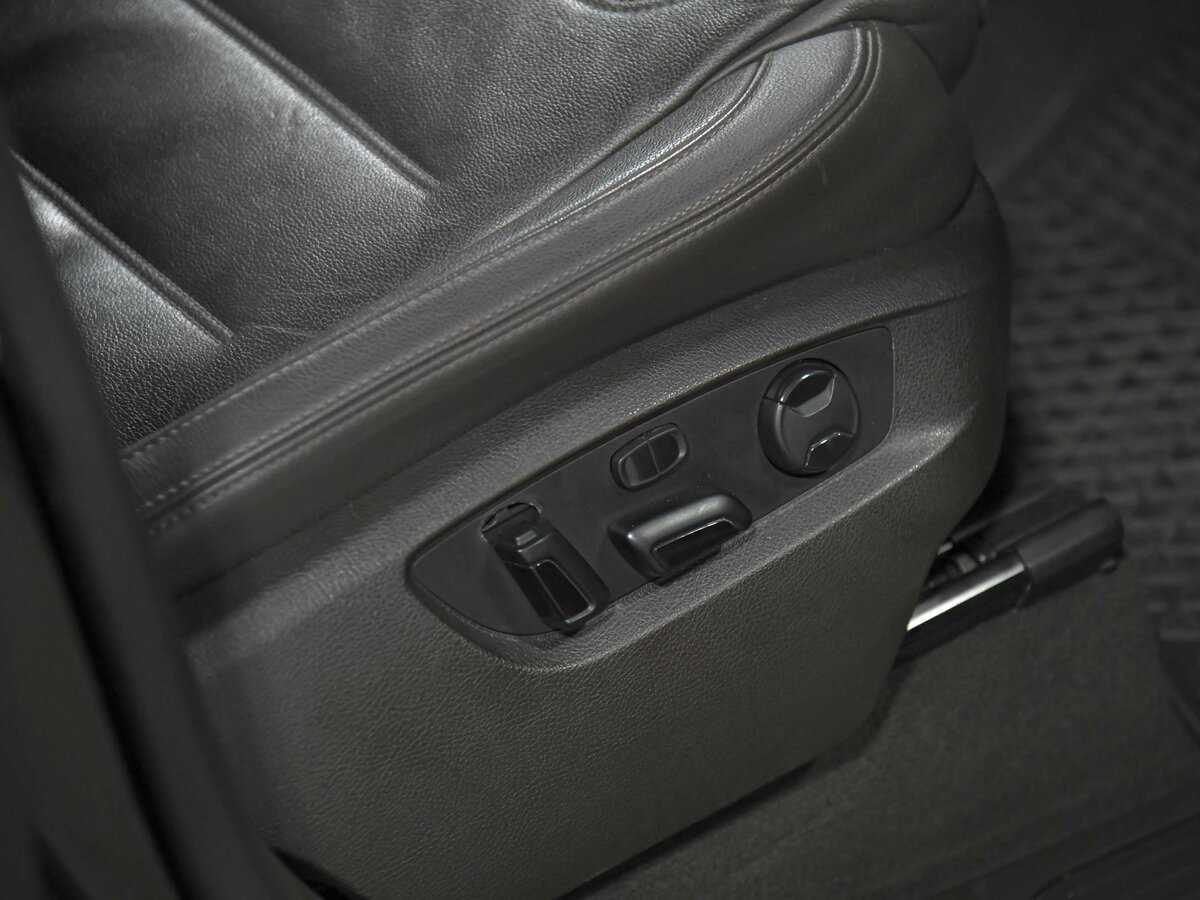 Купить Volkswagen Touareg с пробегом. Фото: #17