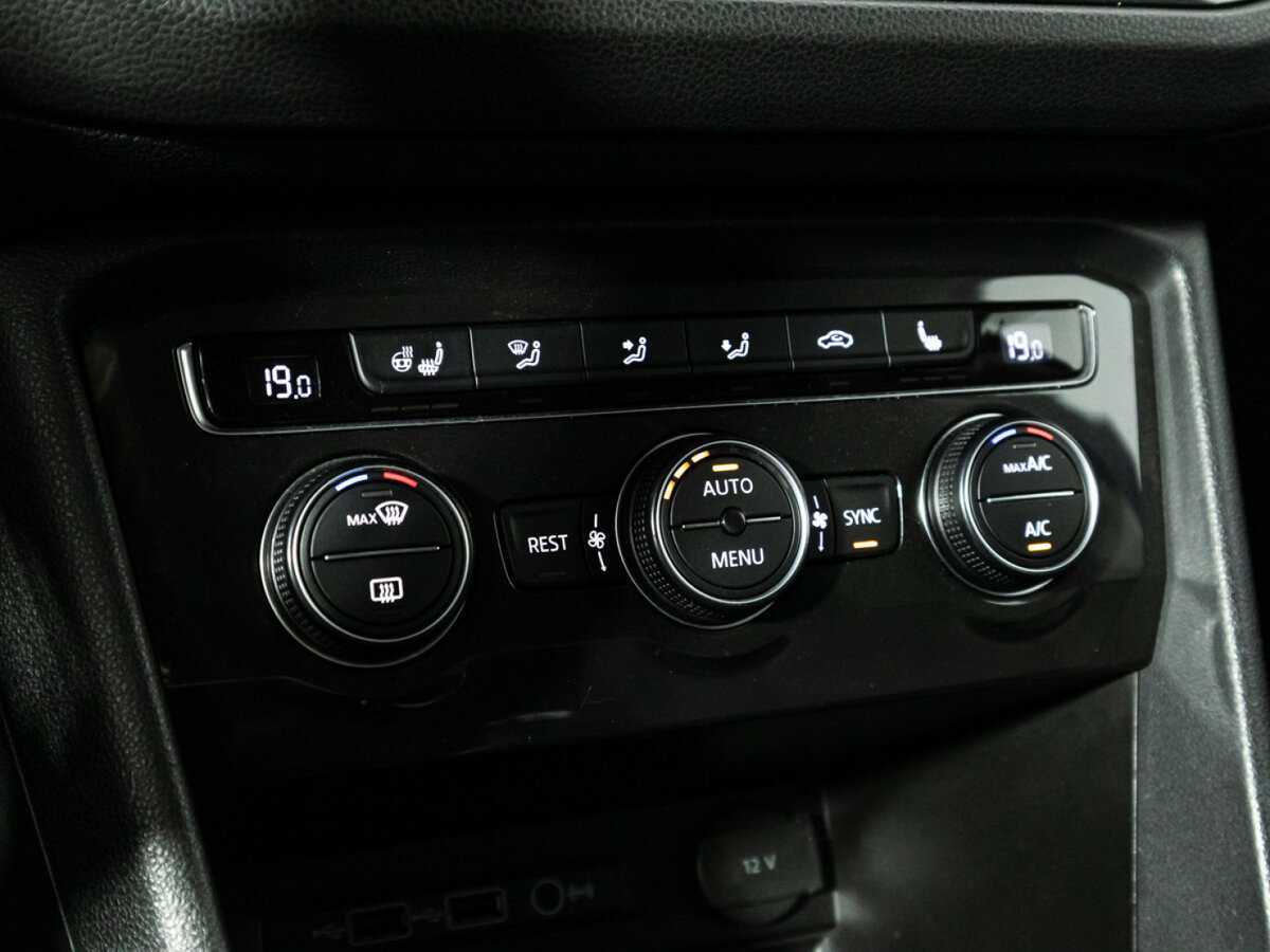 Купить Volkswagen Tiguan с пробегом. Фото: #17