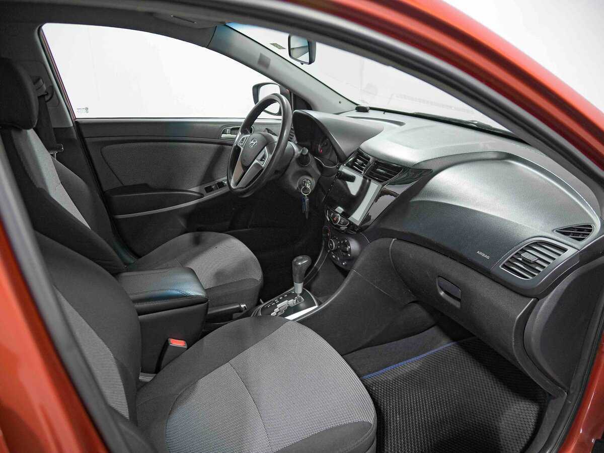 Купить Hyundai Solaris с пробегом. Фото: #11