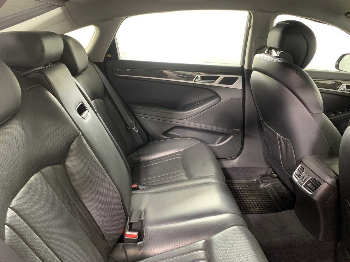 Купить Hyundai Genesis с пробегом. Фото: #17