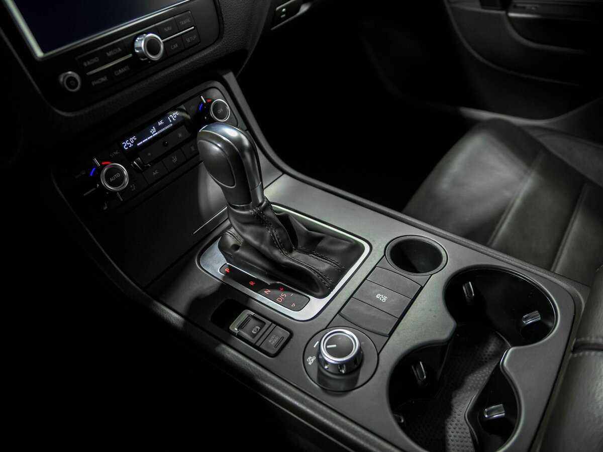 Купить Volkswagen Touareg с пробегом. Фото: #11