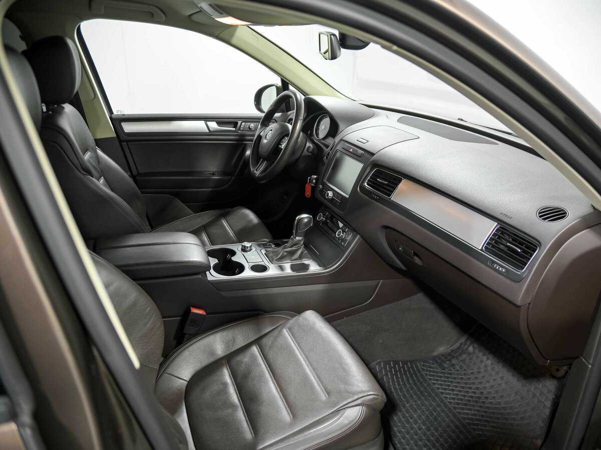 Купить Volkswagen Touareg с пробегом. Фото: #16