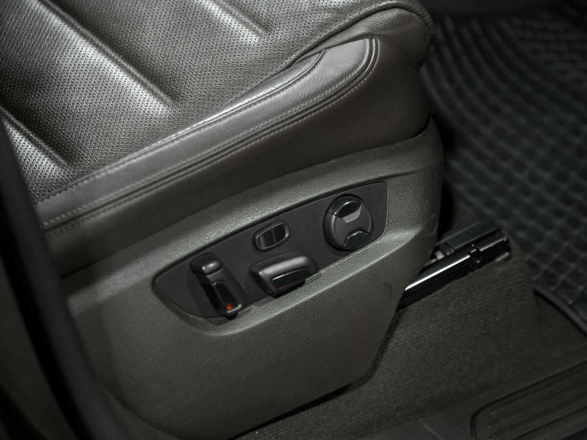 Купить Volkswagen Touareg с пробегом. Фото: #17