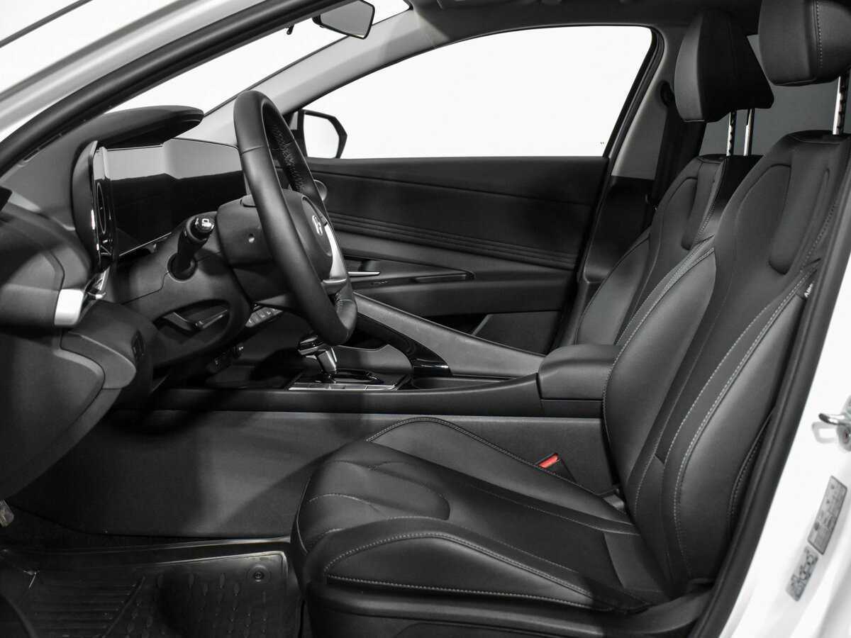 Купить Hyundai Elantra с пробегом. Фото: #11
